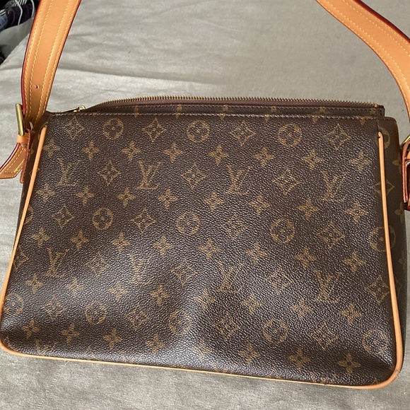 Vintage messenger style LV. - Picture 9 of 11